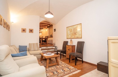 Ala Dei Sardi House | Historic, Centrally Located Holiday Home with Wi-Fi and Fireplace
