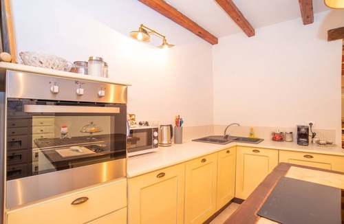 Ala Dei Sardi House | Historic, Centrally Located Holiday Home with Wi-Fi and Fireplace