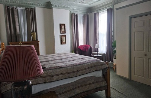 Ranshaw Bed & Breakfast | Historic Charm/2BR/Kitchen/Free Parking
