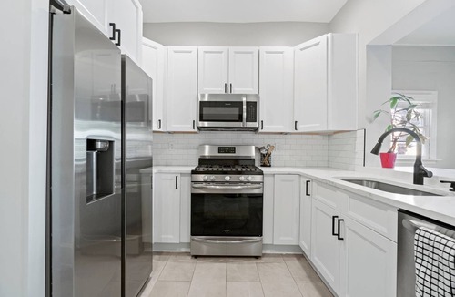 Bloomingdale House | Historic charm, modern amenities, and Parking!