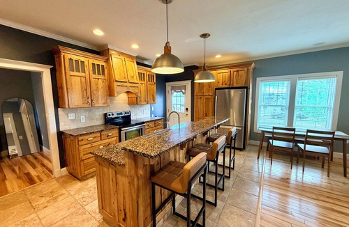 Dickinson House | Historic Charm, Modern Comfort Close to Downtown with AC Family and Pet Friendly