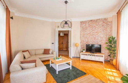 Cihangir Apartment | Historic Charming Apartment