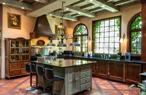 Sandy House | Historic Chateau