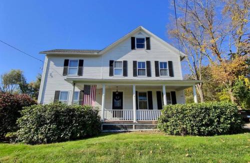 Litchfield Historic District House | Historic Colonial Pool Walk to Town