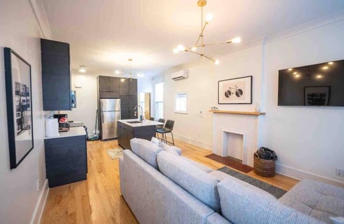 Corn Hill Apartment | Historic Cornhill King bed-Walkable