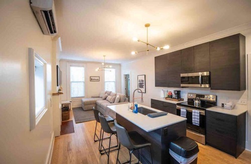 Corn Hill Apartment | Historic Cornhill King bed-Walkable