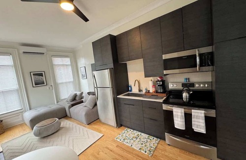 Corn Hill Apartment | Historic Cornhill King bed - Long Stays