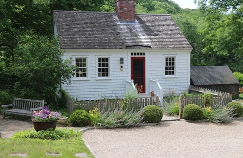 Essex Village Cottage | Historic cottage in Deep River, CT
