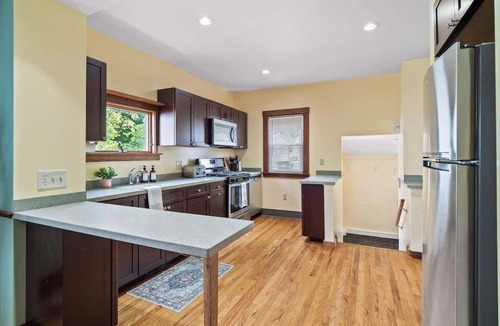 Bedford House | Historic District - Fully Stocked Kitchen-Sleeps 6