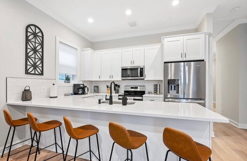 Metropolitan Apartment | Historic District Gem - 2BR/2BA, Walk to Forsyth Park - Lower Level