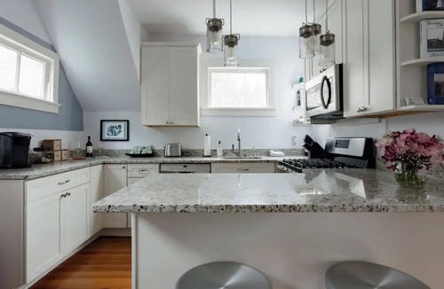 Harleston Village Apartment | Historic District - Private Luxury Retreat