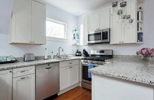 Harleston Village Apartment | Historic District - Private Luxury Retreat