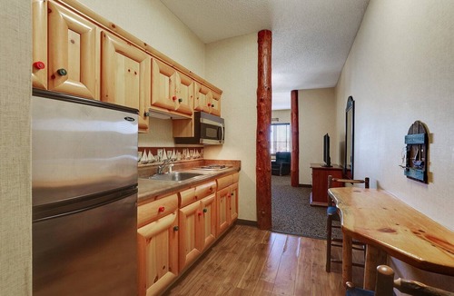 Moline Hotel | Historic District w/Shops and dining | 2.5 mi to Village of East Davenport