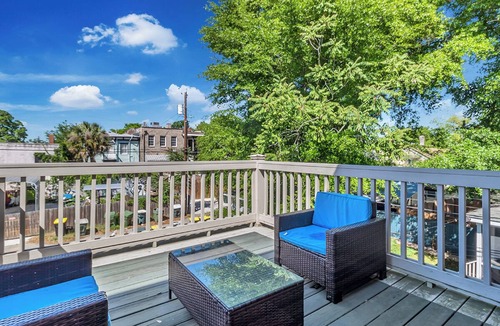 Metropolitan Apartment | Historic District, walk to Forsyth Park, Sleeps 6, Historic Home, Pet friendly!