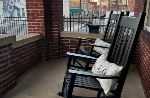 Washington House | Historic Downtown 1910 Brick 2-Story Home. Dog Friendly. Walk to Everything