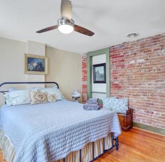 Gettysburg House | Historic Downtown Gettysburg Entire Home with Free Parking