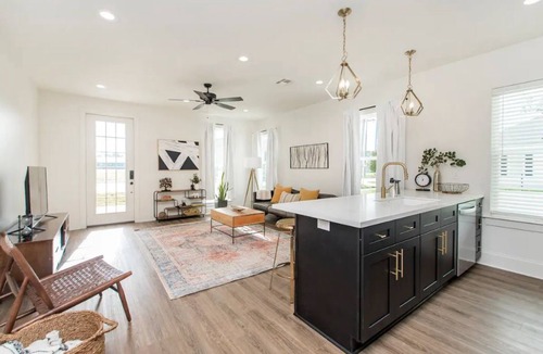 Hammond Condo | HiSTORIC DOWNTOWN HAMMOND CONDO 2 bed, 2 bath