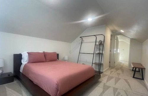 Kennewick House | Historic Downtown Kennewick home with large private backyard