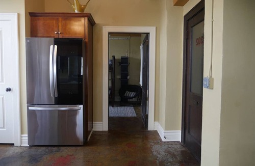 Downtown Springfield Apartment | Historic Downtown Loft Near Cafés & Restaurants