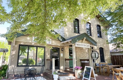 Delafield Apartment | Historic Downtown Luxury-Lake-Coffee-Spa like BA