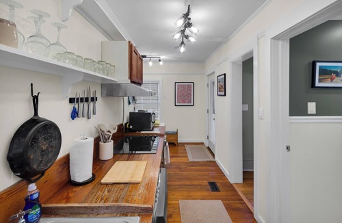 New Bern House | Historic Downtown New Bern 3-Bed Home – Fenced Yard, Pet-Friendly & Parking!