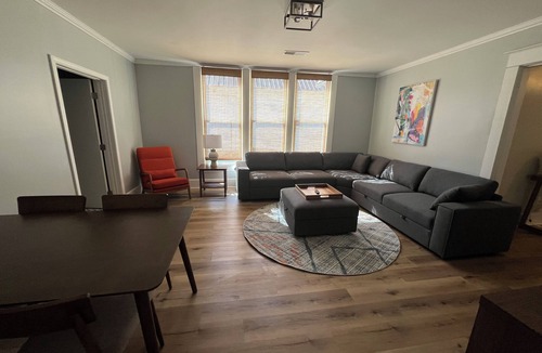 Somerset House | Historic Downtown Somerset. Newly Renovated. 3 Kings. Two blocks to fountain.