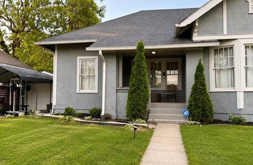 Kennedy King House | Historic Downtown Duplex - Fire Pit, Gym & Parking