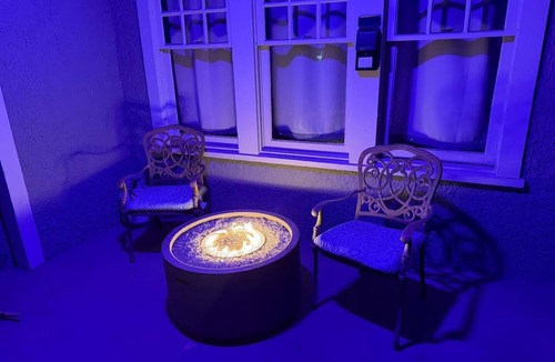 Kennedy King House | Historic Downtown Duplex - Fire Pit, Gym & Parking