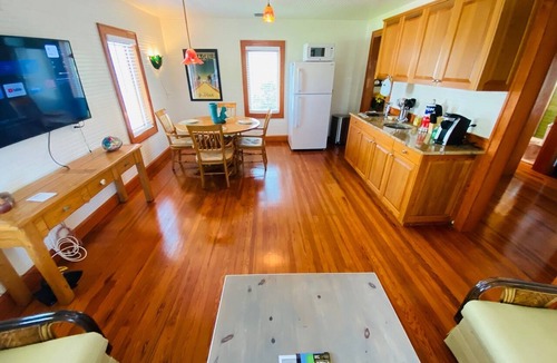 Pass-a-Grille Historic District Apartment | Historic Downtown Pass A Grille Beach 15K Sq Ft!