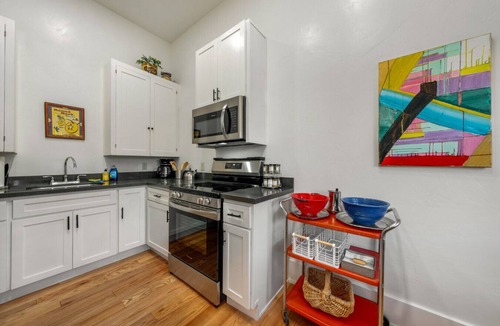 Iron Horse House | Historic Duplex/1 BR 1 BA/Near 4th & Congress