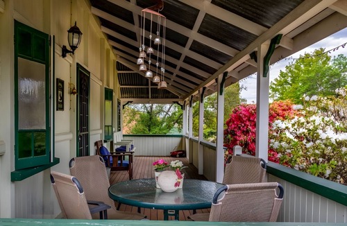Stanthorpe Cottage | Historic Elegance in the Heart of Wine Country - Dillons Cottage Stanthorpe!
