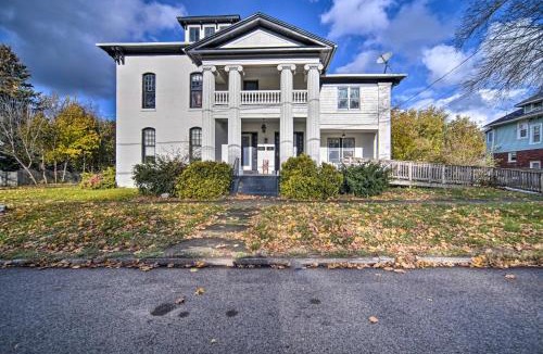 Erie House | Historic Family Home 2 Mi to Lake Erie & Zoo!