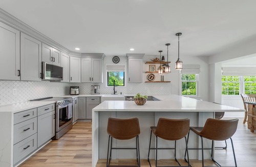 Hamilton House | Historic Farmhouse with Pool & Hot Tub in Wine Country, Near Washington, DC