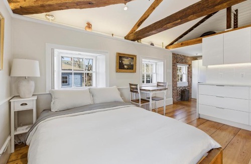 Marblehead Apartment | Historic flat - Old Town - 5 min to Salem, beach