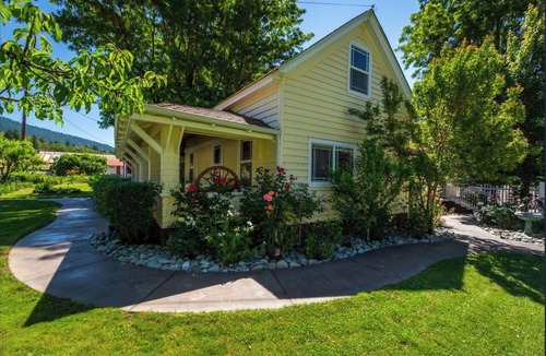 Salyer House | Historic Fountain Ranch Home-19th century beautifully restored 3 bedroom Home