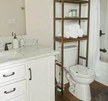 Loudon Apartment | Historic Freshly Renovated 8-Bedroom Townhomes - Downtown Loudon