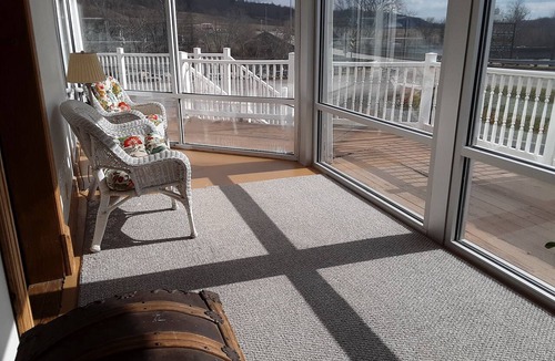 Bartlett Cabin | Historic Hardware Inn with River Views: Ely Suite