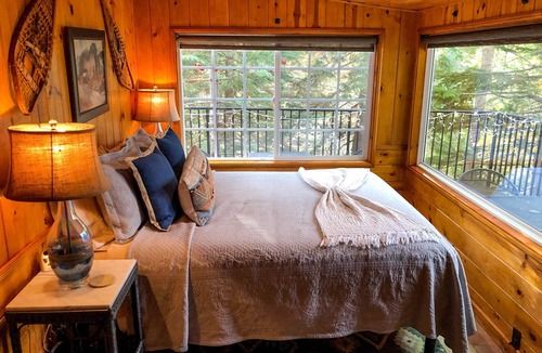Arrowhead Villas Cabin | Historic Hershey Cabin, Most 10 Star Reviews, Romantic, Just for 2, Immaculate