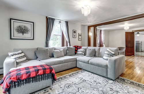 Middletown House | Historic Home 3 Mi to Middletown Main Street