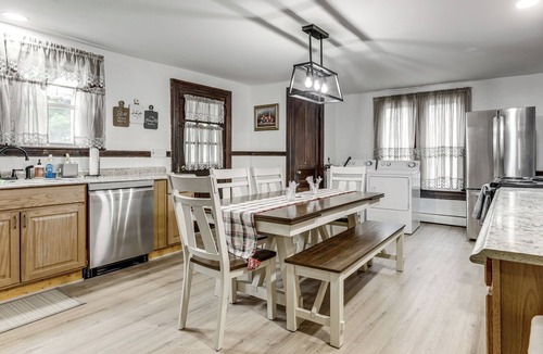 Middletown House | Historic Home 3 Mi to Middletown Main Street