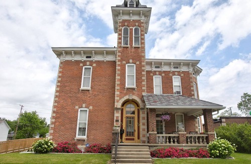 Knightstown House | Historic Home With Antiques And Modern Amenities On The Historic National Road