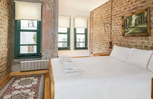 Balat Villa | Historic House near Popular Landmarks in Balat
