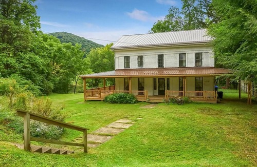 Tionesta House | Historic Hunter’s Haven, Waterfront Gem in Tionesta. Float, fish and relax here.