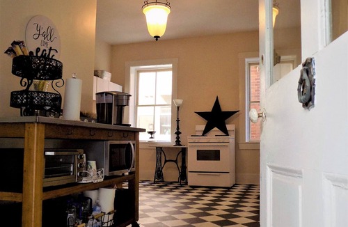 Maysville Apartment | Historic Inn Circ 1790