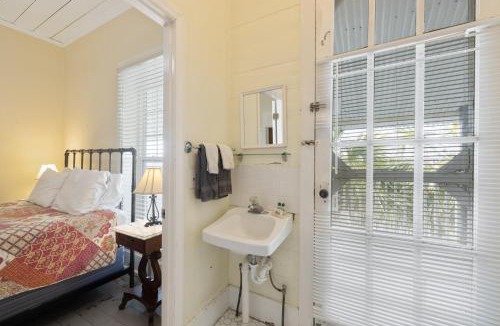 Cedar Key Apartment | Historic Island Hotel