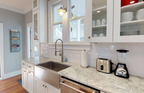Downtown Historic District House | 💲Historic Lady💲2 Block Stroll to DT- 3Mi to Beach - Optional Guesthouse