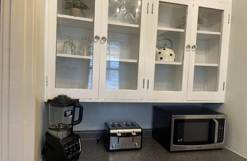 Sikeston House | Historic meets Modern Downtown 3 bedroom home
