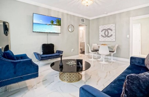 Northeast Miami Apartment | Historic MiMo District! Queen bed+Sofa bed+Parking