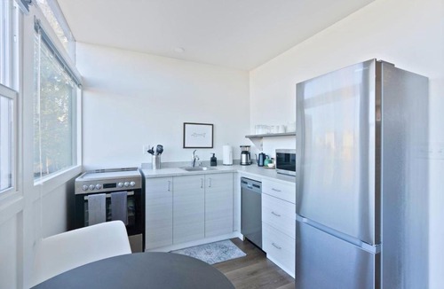 Cliff - Cannon Apartment | Historic Modern Apartment Park Free w DT Views