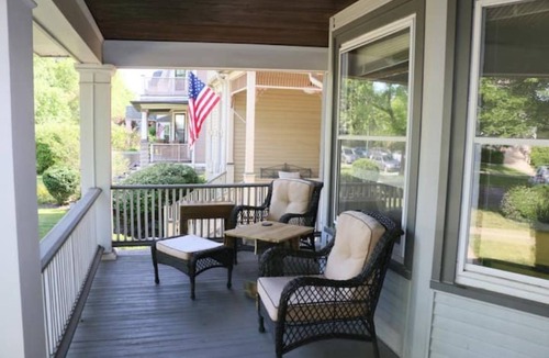 Old Irving Park House | Historic North Side house w/hot tub, public transit hub near downtown & Wrigley